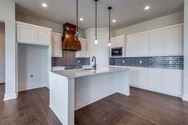 $711,680 | 815 Evergreen Way, Nevada, TX 75173