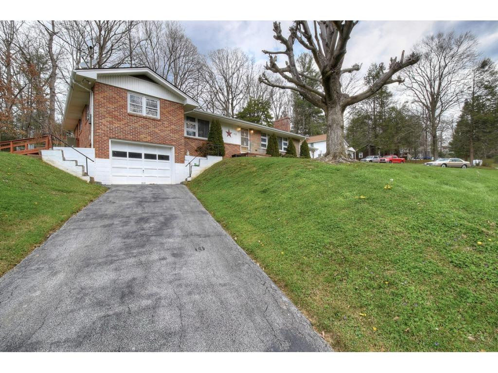 715 Grove Avenue Erwin, TN 37650 - Photo 2 of 31 Photo 2