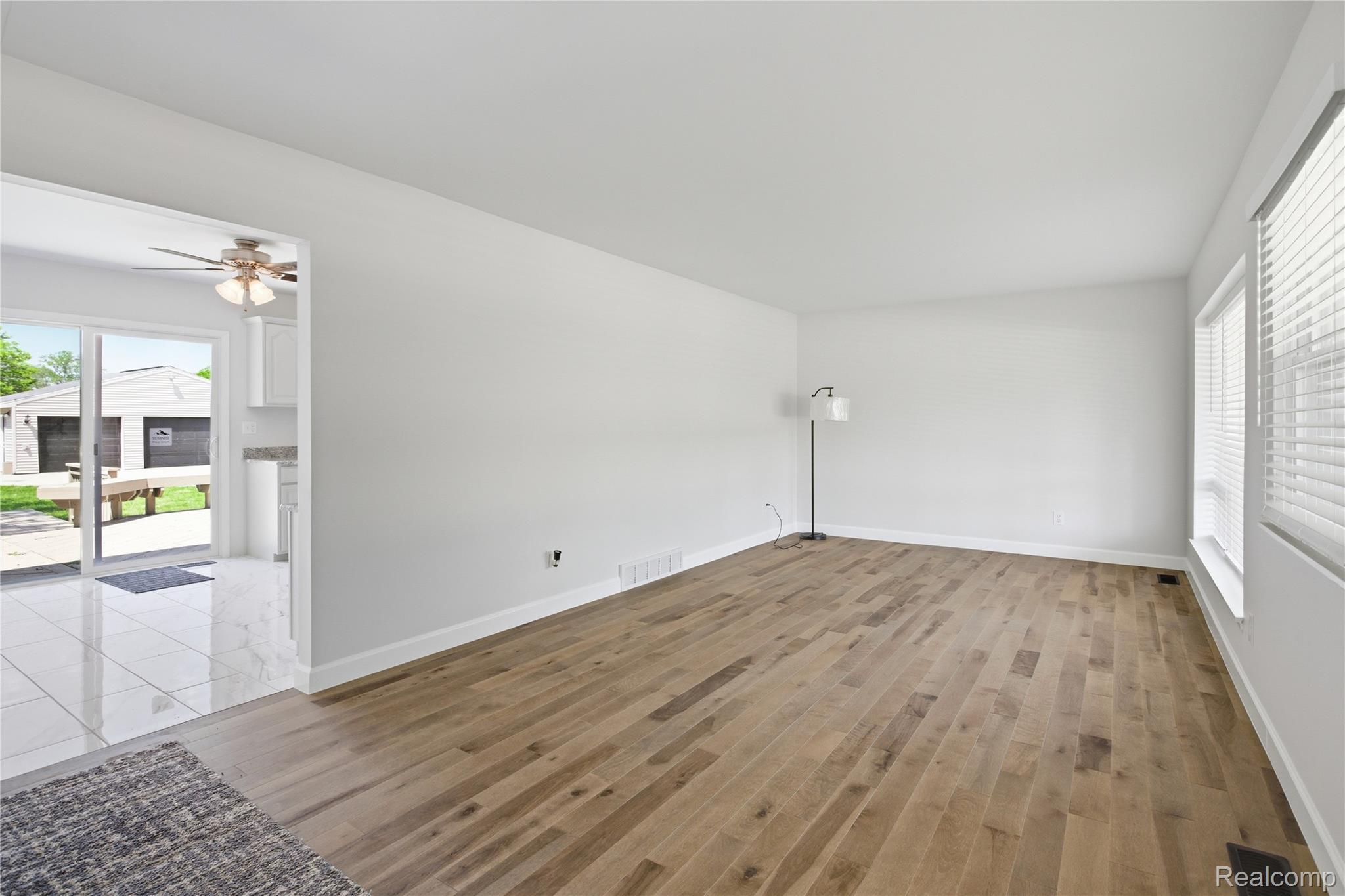 37257 Dundee Street Sterling Heights, MI 48310 - Photo 5 of 47 244A9125.jpg