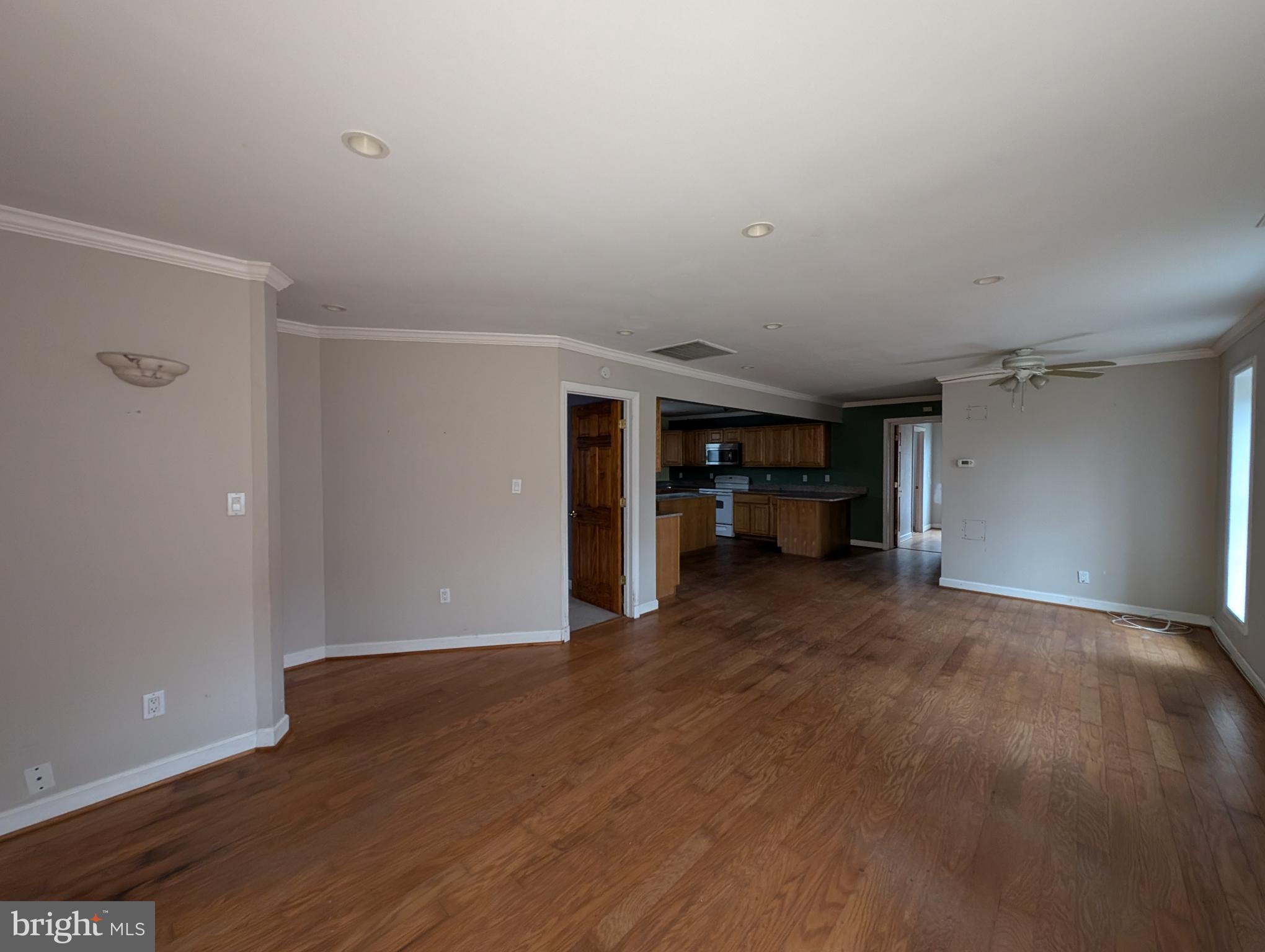 219 Circle Road Pasadena, MD 21122 - Photo 3 of 14 Gallery Image 3