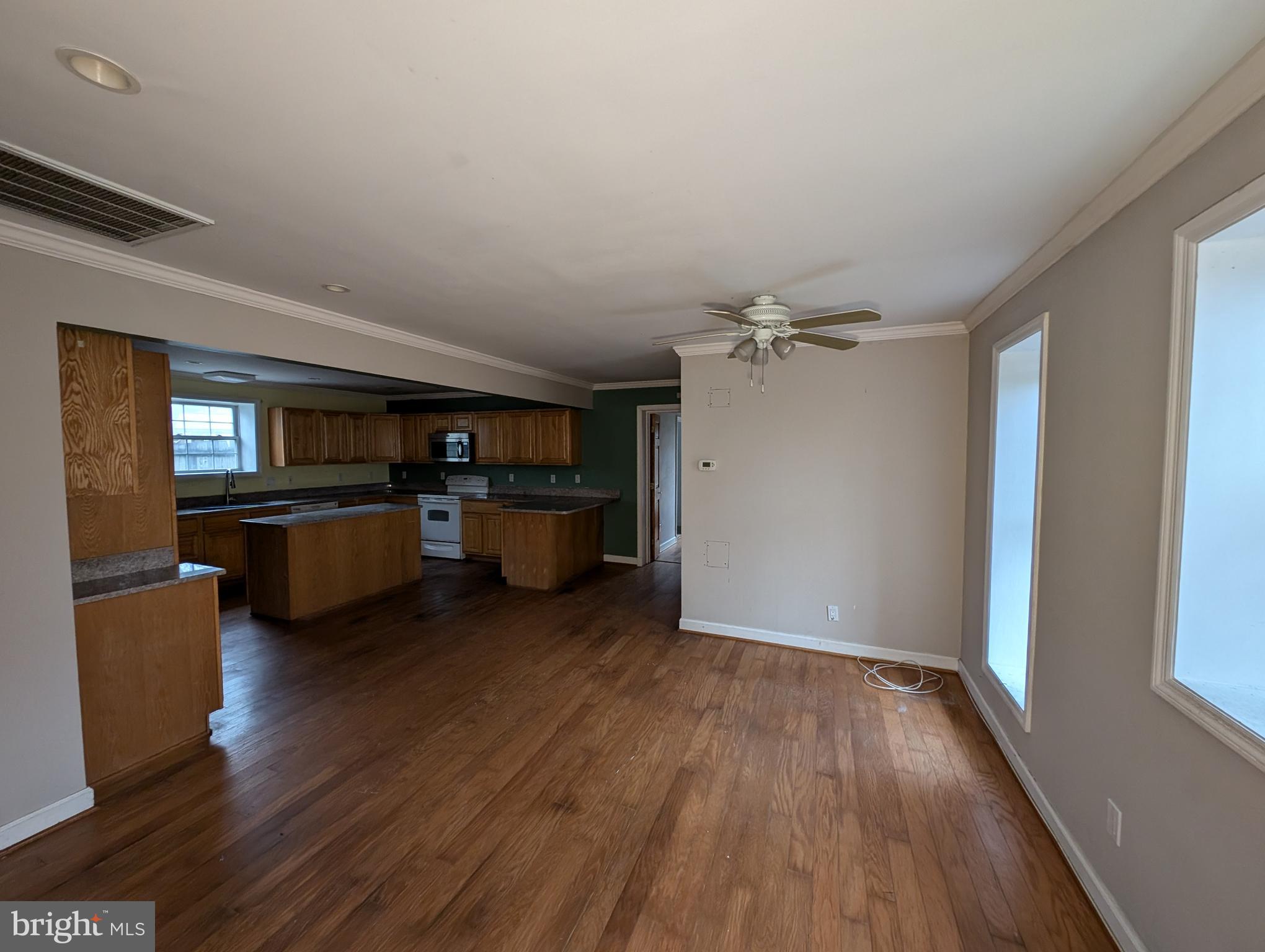 219 Circle Road Pasadena, MD 21122 - Photo 6 of 14 Gallery Image 6