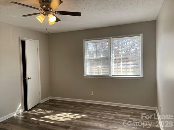 $1,150 | 118 Ross Street, Unit B2, Morganton, NC 28655