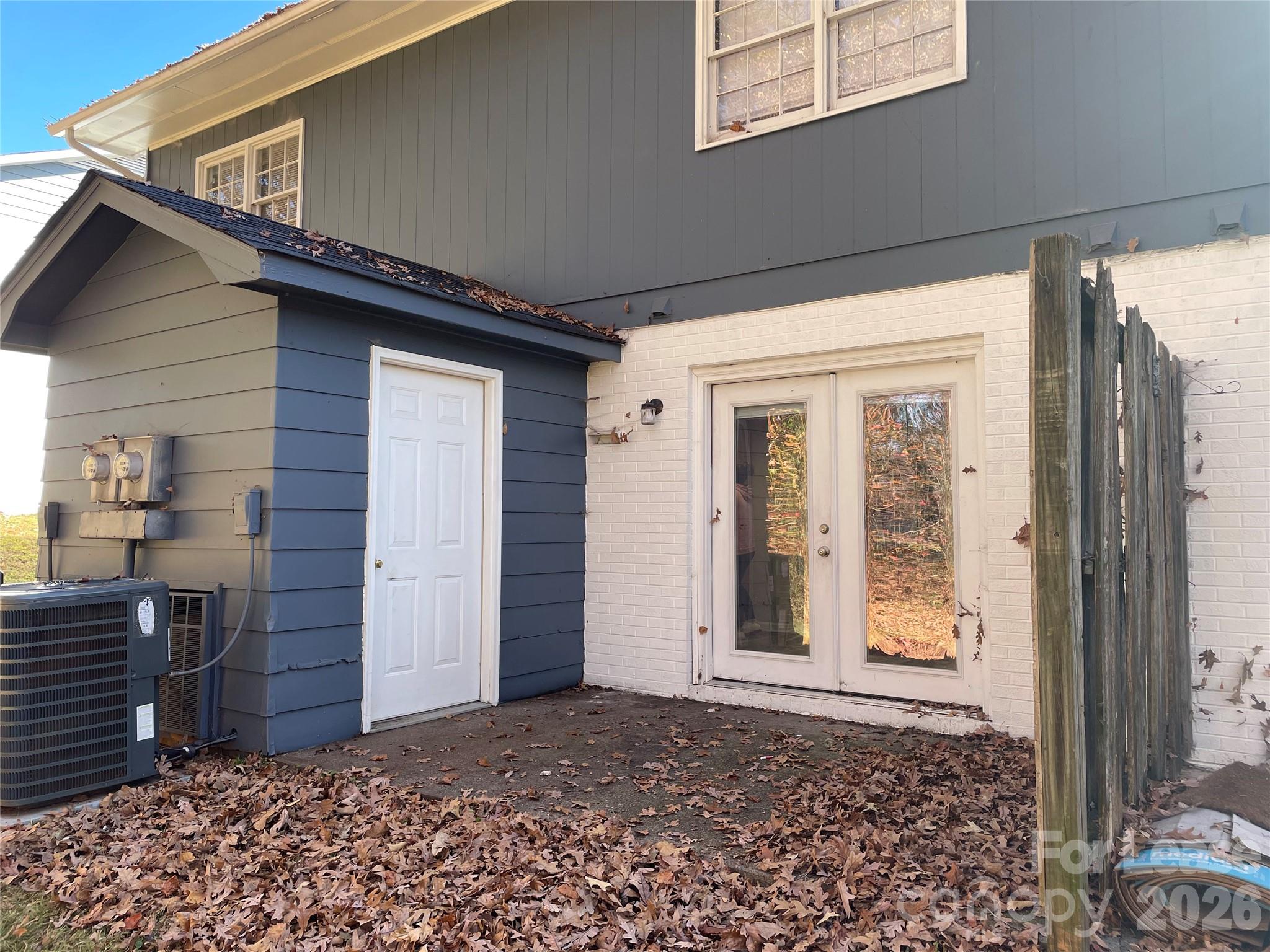 118 Ross Street, Unit B2 Morganton, NC 28655 - Photo 8 of 19 a front view of a house