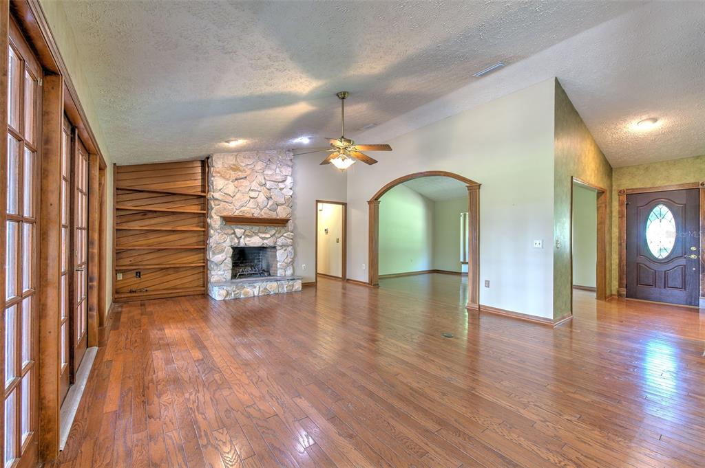2102 Whitlock Place Dover, FL 33527 - Photo 10 of 45