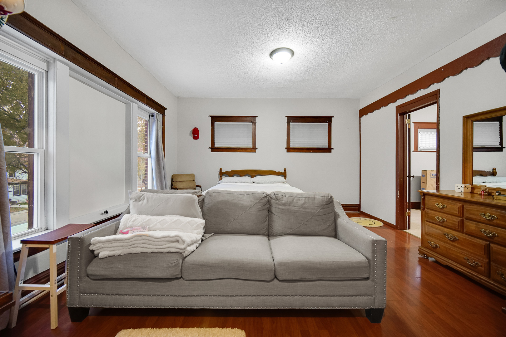 511 3rd Avenue Joliet, IL 60433 - Photo 15 of 30 a living room with furniture and a flat screen tv