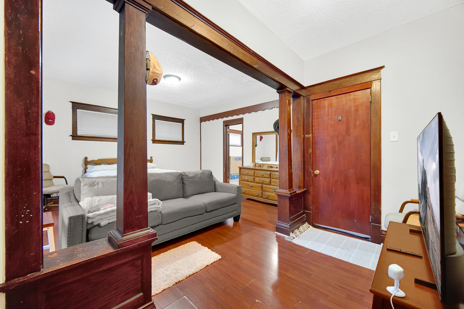 511 3rd Avenue Joliet, IL 60433 - Photo 17 of 30 a living room with furniture