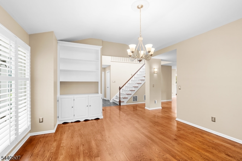 31 Stone Row Lane Oak Ridge, NJ 07438 - Photo 4 of 29