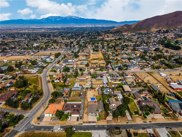 $1,099,988 | 221 East Street, Norco, CA 92860