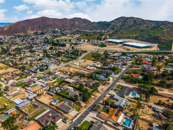 $1,099,988 | 221 East Street, Norco, CA 92860
