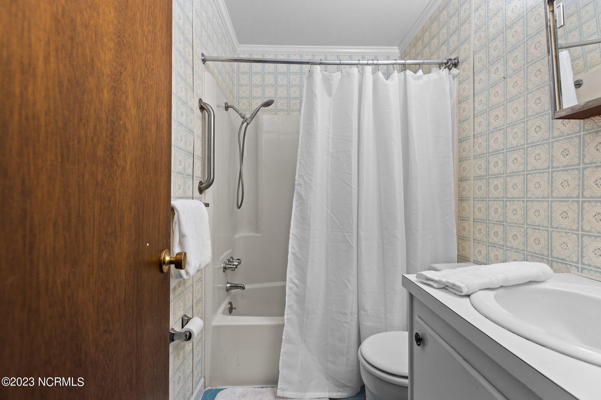 308 Mansfield Road Washington, NC 27889 - Photo 20 of 43 Hall Bath