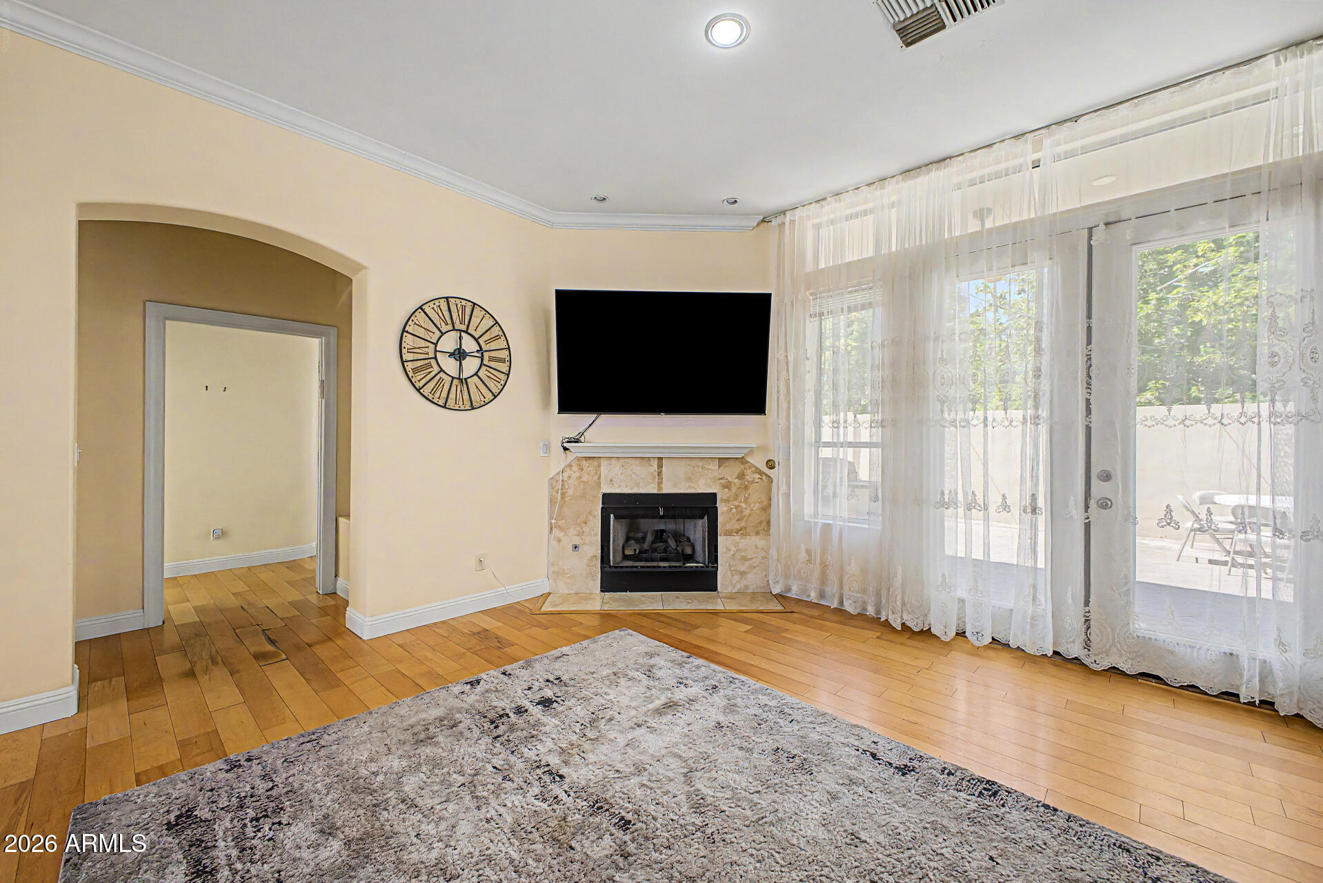 808 West Citrus Way Phoenix, AZ 85013 - Photo 8 of 35 a view of a livingroom with a fireplace window and a living room