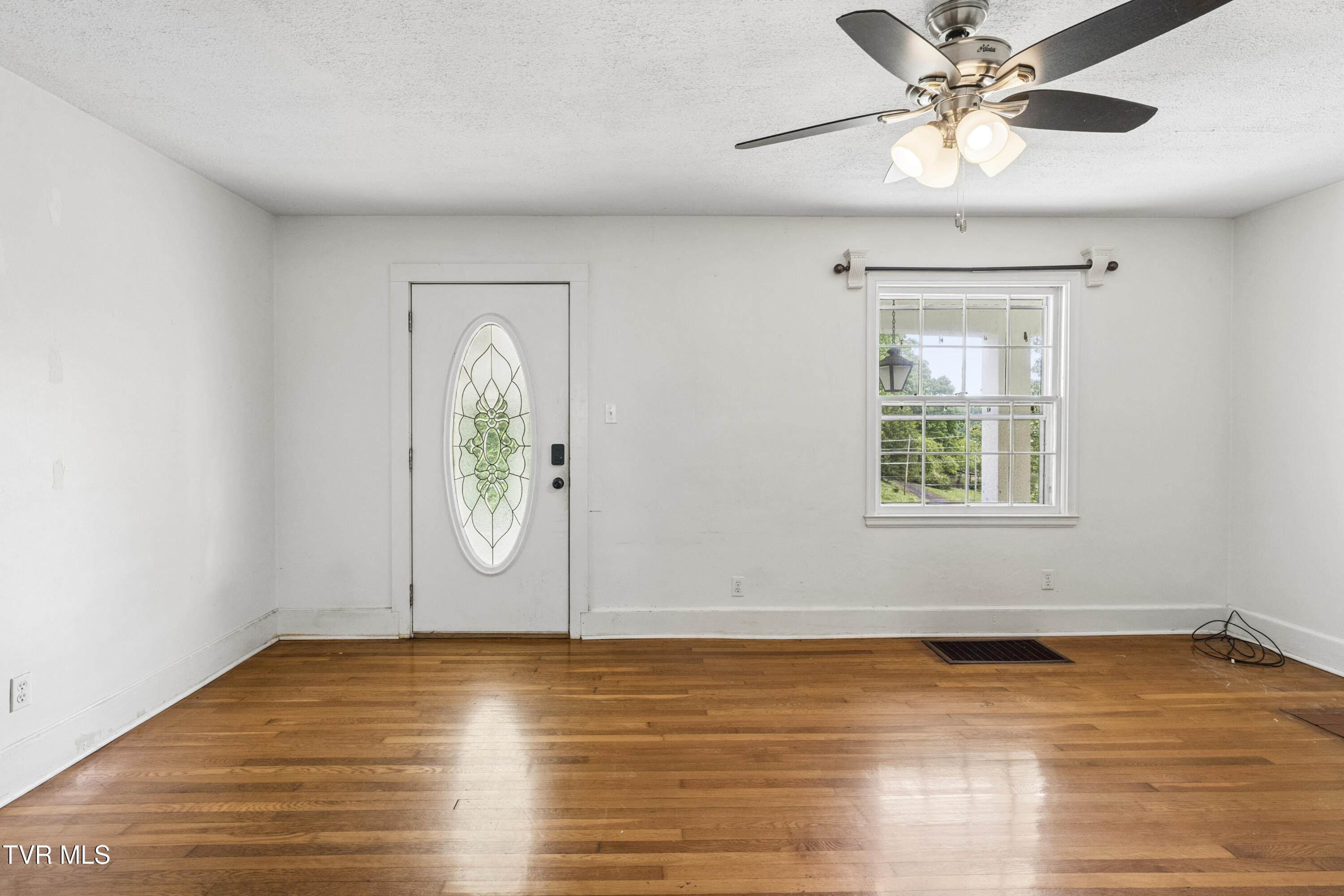 1104 Lebanon Road Kingsport, TN 37663 - Photo 2 of 108 2