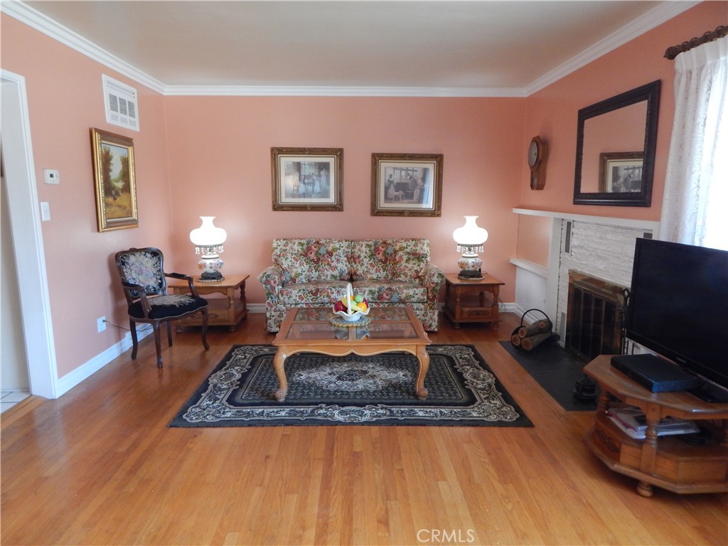 10210 Lundene Drive Whittier, CA 90601 - Photo 4 of 33