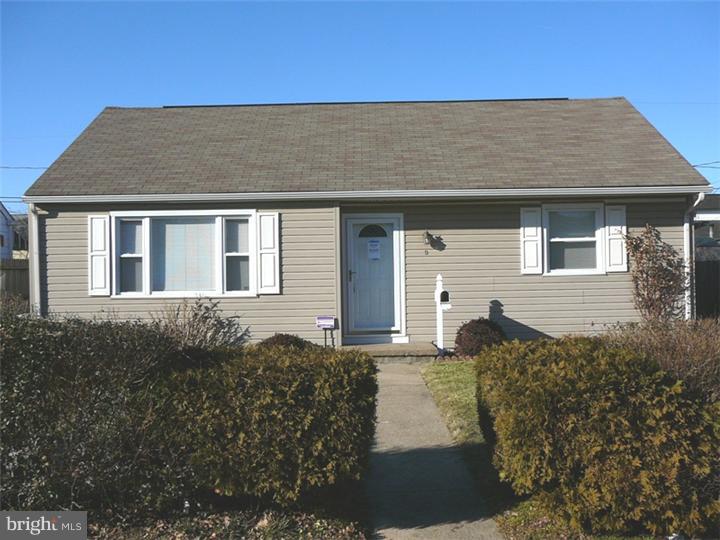 9 Hunter Road New Castle, DE 19720 - Photo 1 of 12 Exterior Front