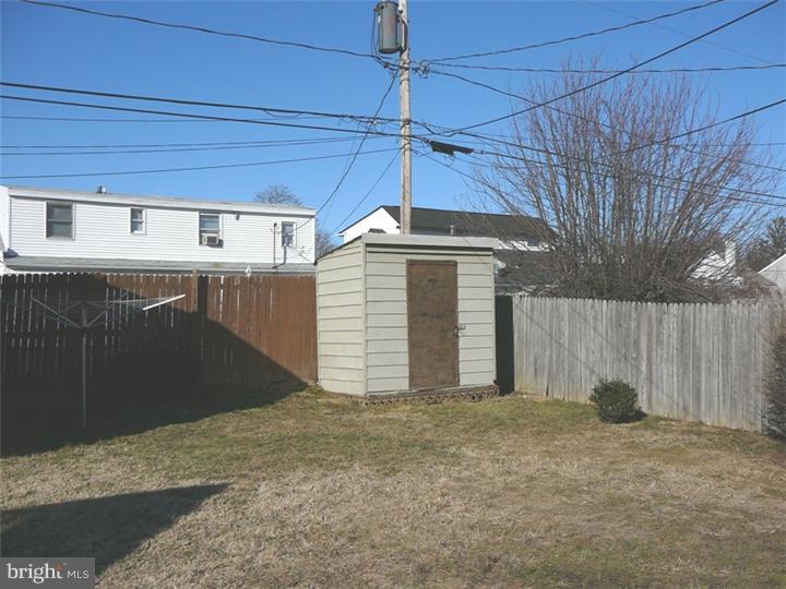 9 Hunter Road New Castle, DE 19720 - Photo 11 of 12 Storage Shed