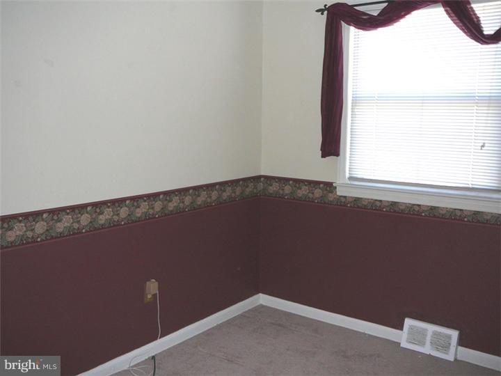 9 Hunter Road New Castle, DE 19720 - Photo 8 of 12 Bedroom 3