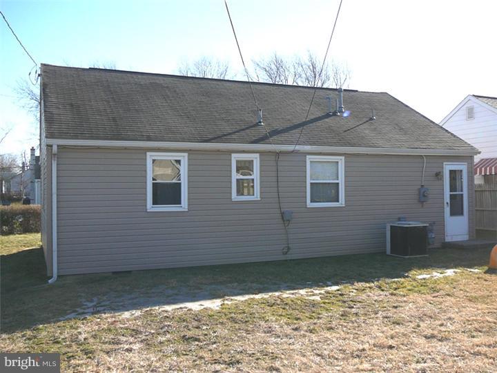 9 Hunter Road New Castle, DE 19720 - Photo 10 of 12 Exterior Back