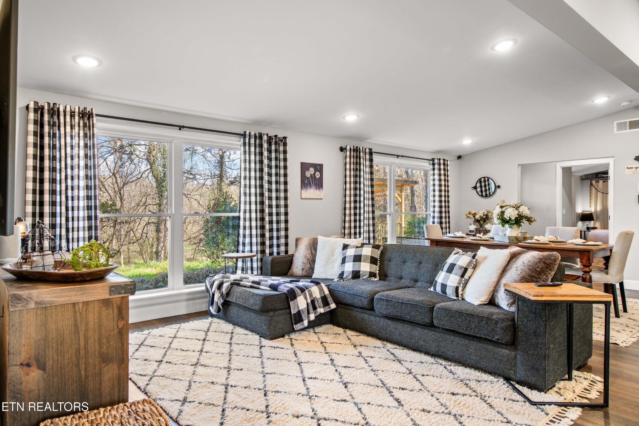 507 Short Street Athens, TN 37303 - Photo 26 of 54 a living room with furniture and a large window