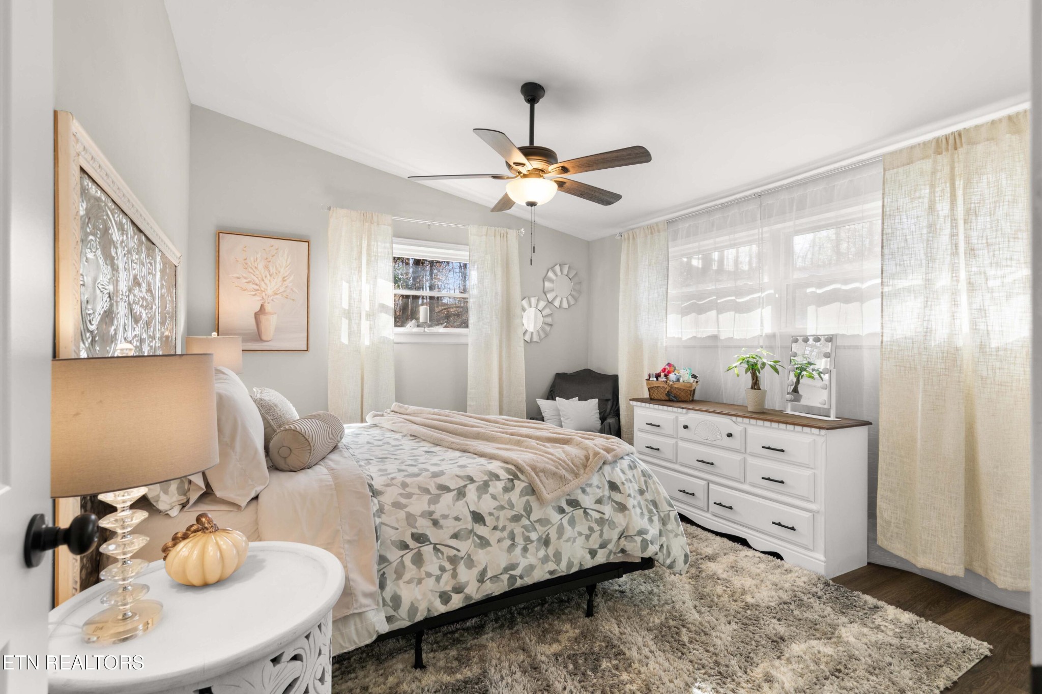 507 Short Street Athens, TN 37303 - Photo 30 of 54 a bedroom with furniture and a chandelier