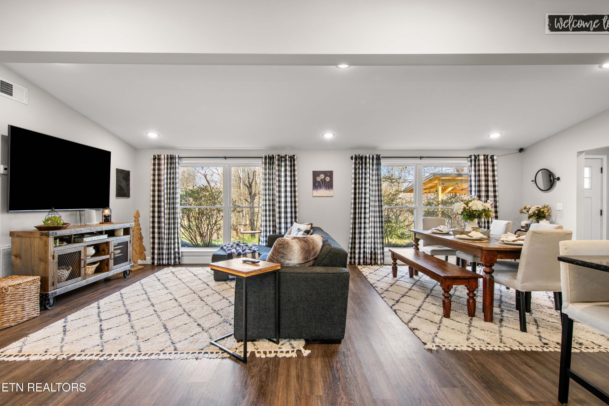507 Short Street Athens, TN 37303 - Photo 3 of 54 a living room with furniture and a flat screen tv
