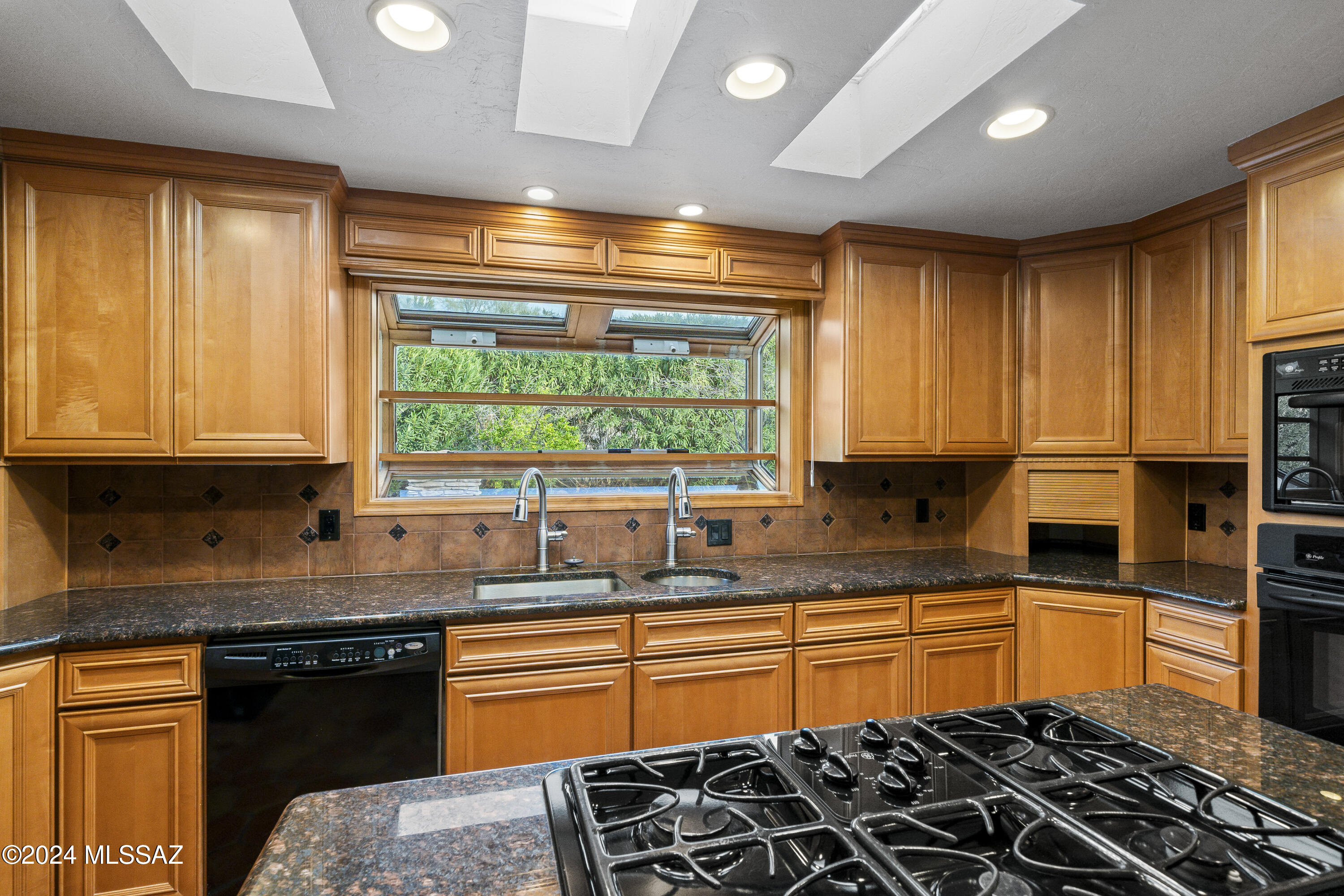 1435 East Indian Wells Road Tucson, AZ 85718 - Photo 14 of 49