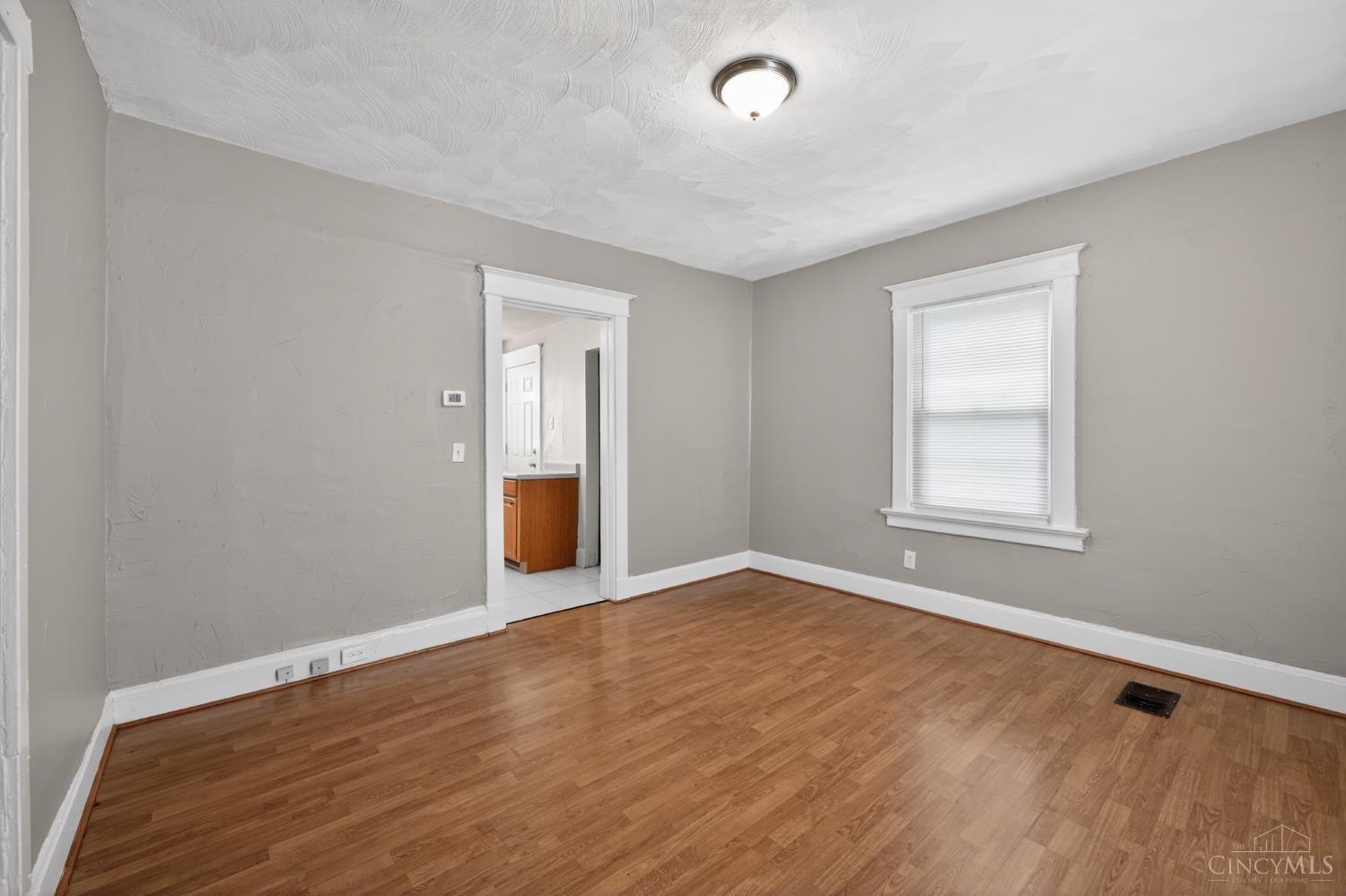4938 Plainville Road Cincinnati, OH 45227 - Photo 6 of 34