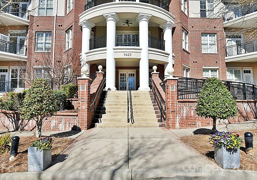 5425 Closeburn Road, Unit 112 Charlotte, NC 28210 - Photo 3 of 34 Gallery Image 3