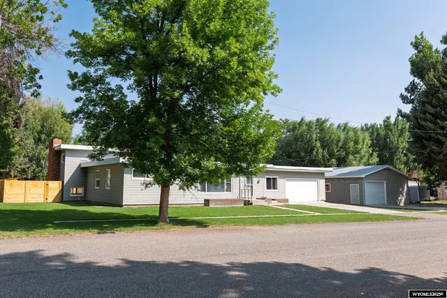 $299,000 | 618 Montana Avenue, Basin, WY 82410