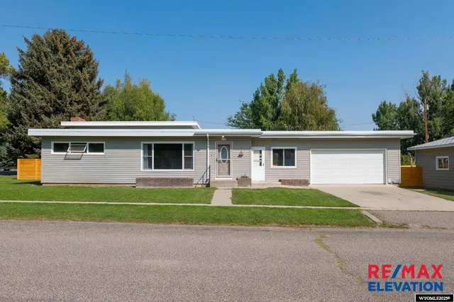 $299,000 | 618 Montana Avenue, Basin, WY 82410