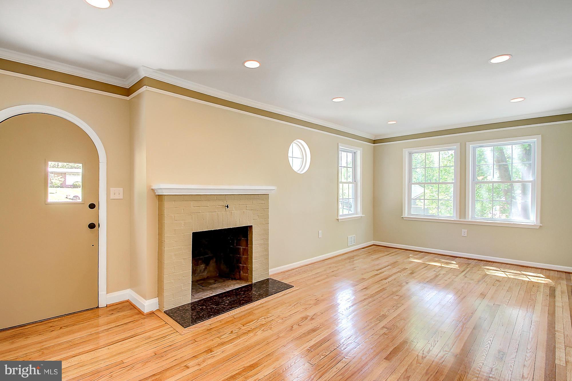 7305 Prince George Road Pikesville, MD 21207 - Photo 3 of 30 Living Room