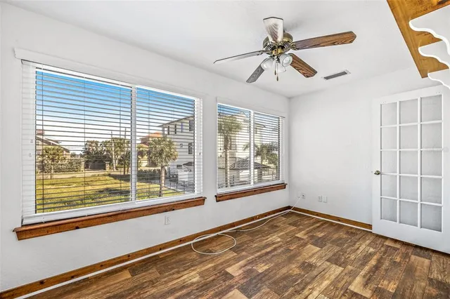 a view of entryway with a front door