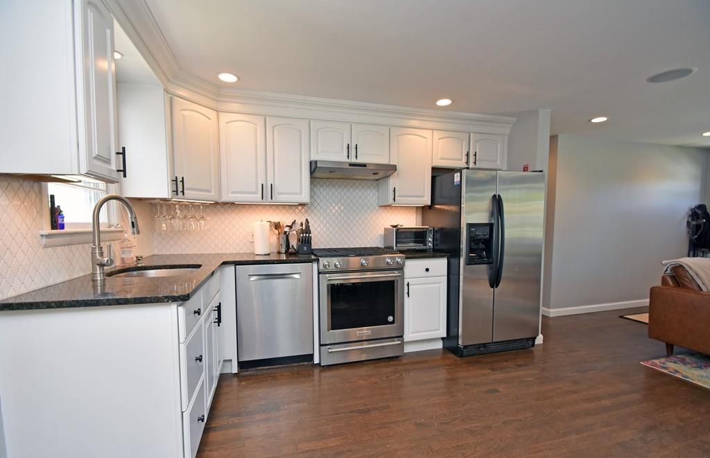 35 Cleveland Road Watertown, MA 02472 - Photo 5 of 25 Gallery Image 5