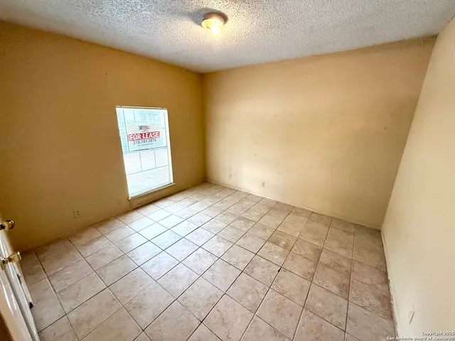 $925 | 7042 Oldham, San Antonio, TX 78239