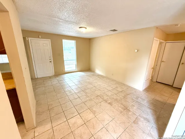 $925 | 7042 Oldham, San Antonio, TX 78239