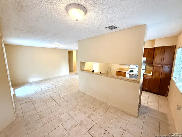 $925 | 7042 Oldham, San Antonio, TX 78239