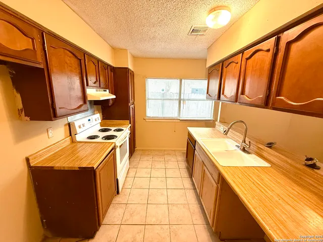 $925 | 7042 Oldham, San Antonio, TX 78239