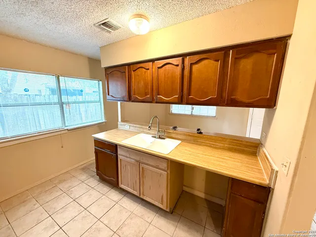 $925 | 7042 Oldham, San Antonio, TX 78239