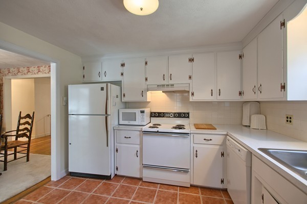 86 Dudley Road Billerica, MA 01821 - Photo 5 of 24 Gallery Image 5