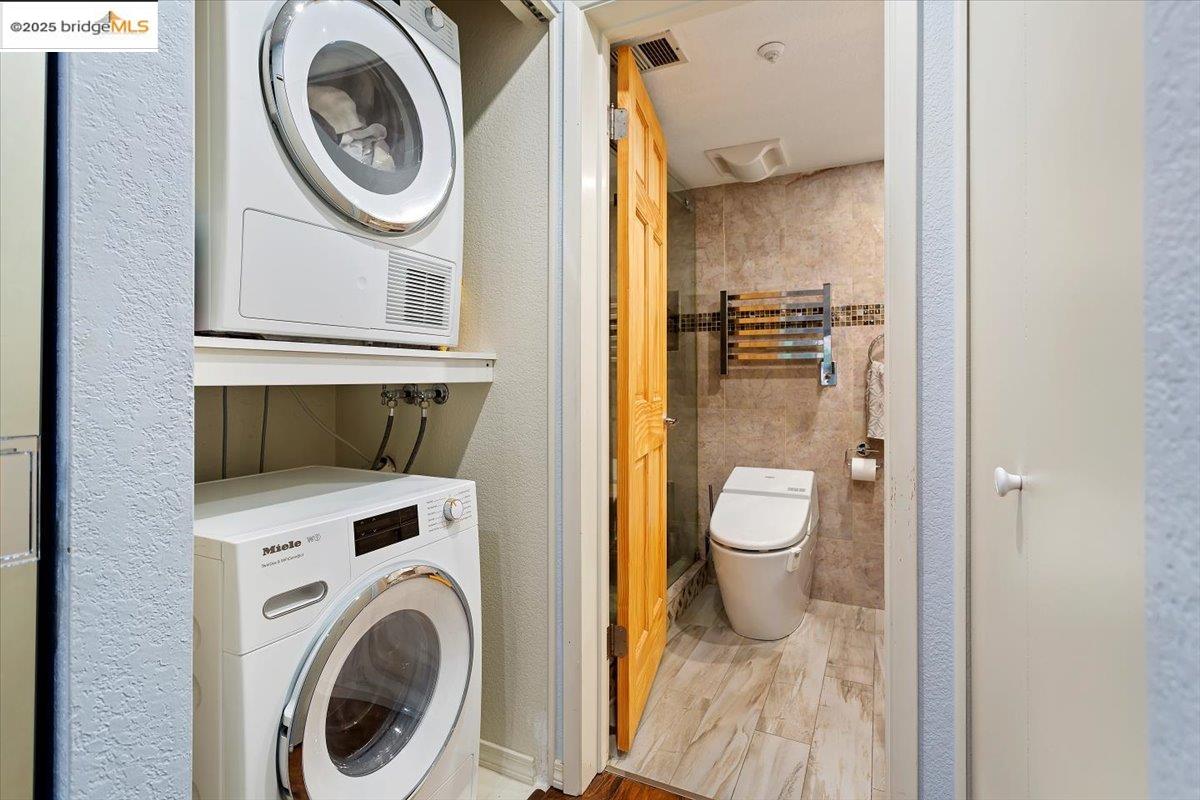 1308 Walden Road, Unit 32 Walnut Creek, CA 94597 - Photo 20 of 43 a bathroom with a toilet and a sink