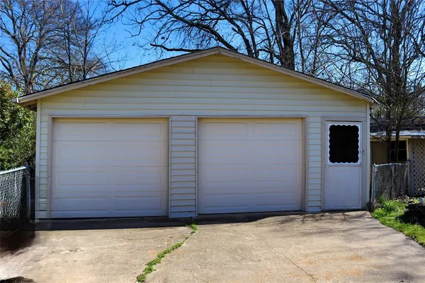 a view of outdoor space and garden