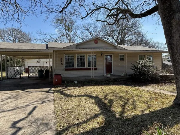 front view of house with a yard
