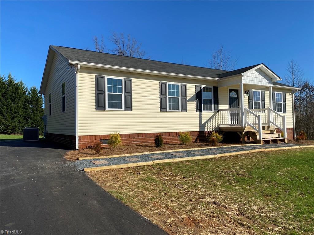 161 Maple Ridge Drive King, NC 27021 - Photo 3 of 11