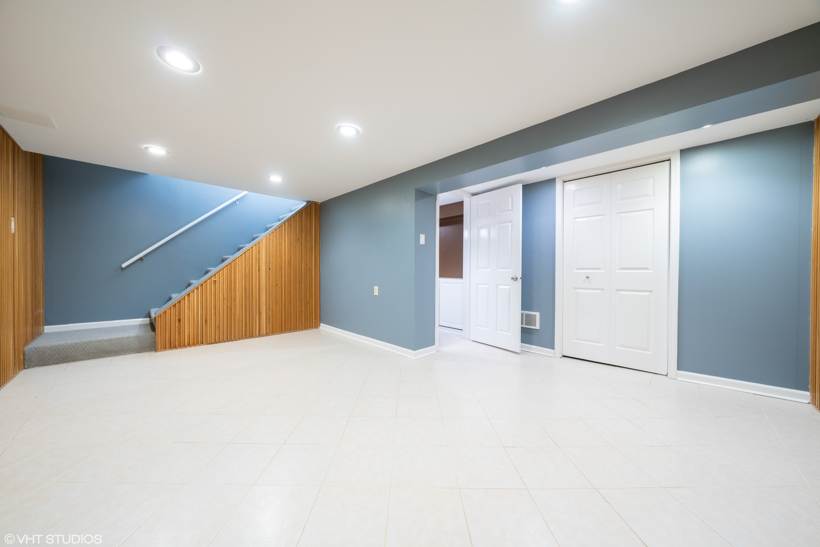 1675 Valley Forge Court, Unit E Wheaton, IL 60189 - Photo 10 of 11 a view of an empty room with wooden floor