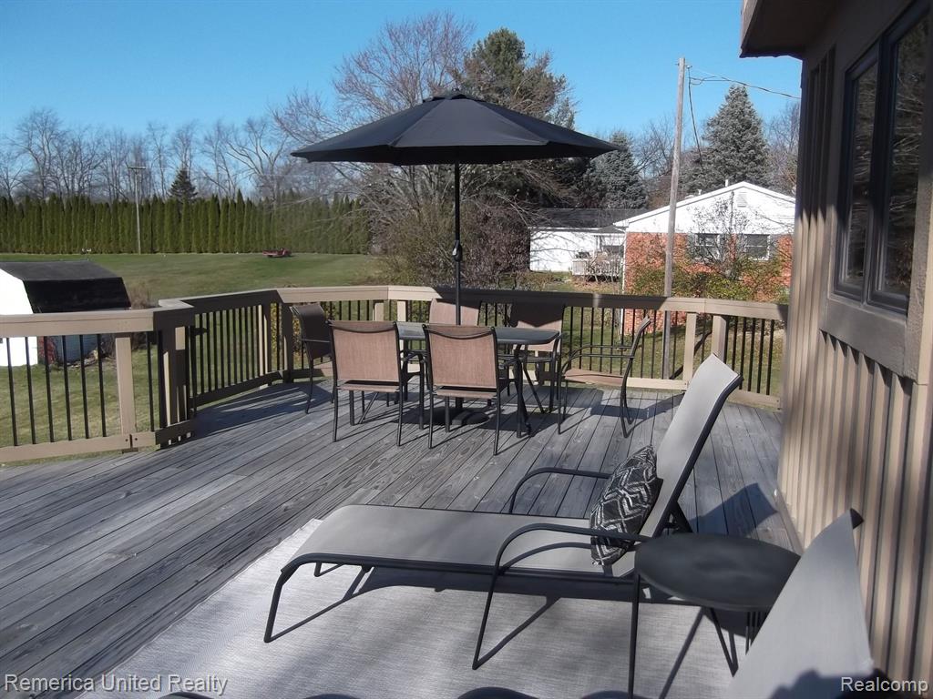 9551 Currie Road Northville, MI 48167 - Photo 6 of 24