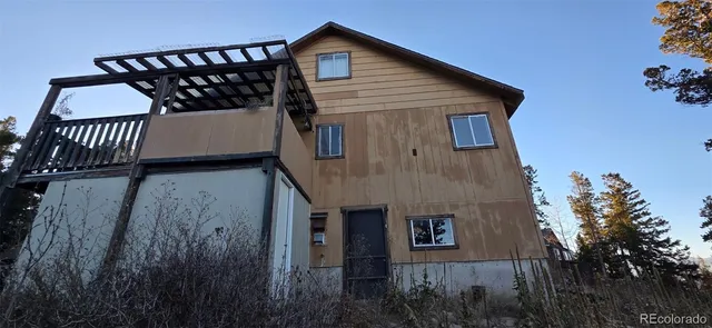 a house view with a backyard space