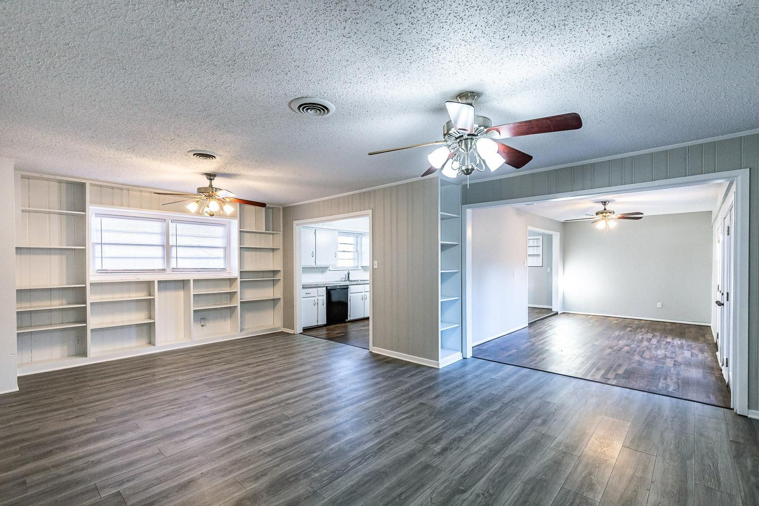 4320 48th Street Lubbock, TX 79413 - Photo 6 of 47 Living Area