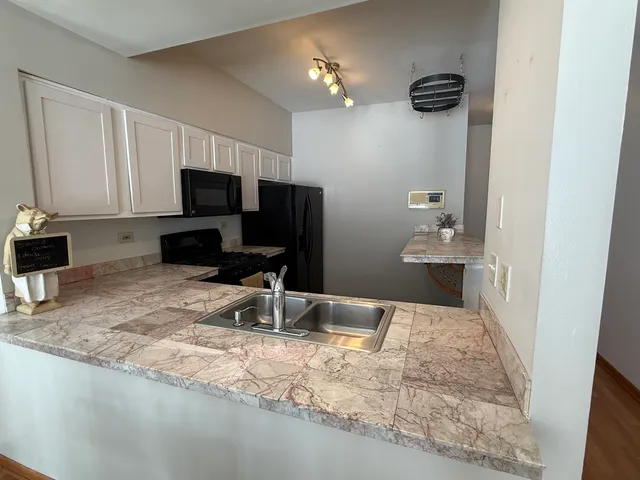 $255,000 | 17817 West Salisbury Drive, Gurnee, IL 60031