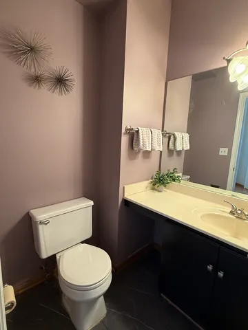 $255,000 | 17817 West Salisbury Drive, Gurnee, IL 60031