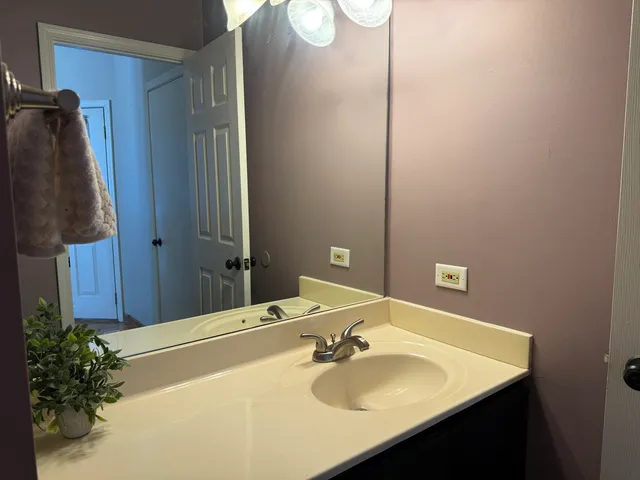 $255,000 | 17817 West Salisbury Drive, Gurnee, IL 60031