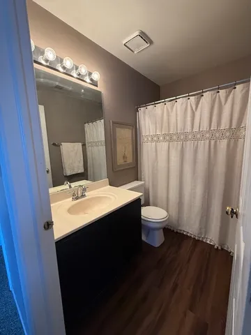 $255,000 | 17817 West Salisbury Drive, Gurnee, IL 60031